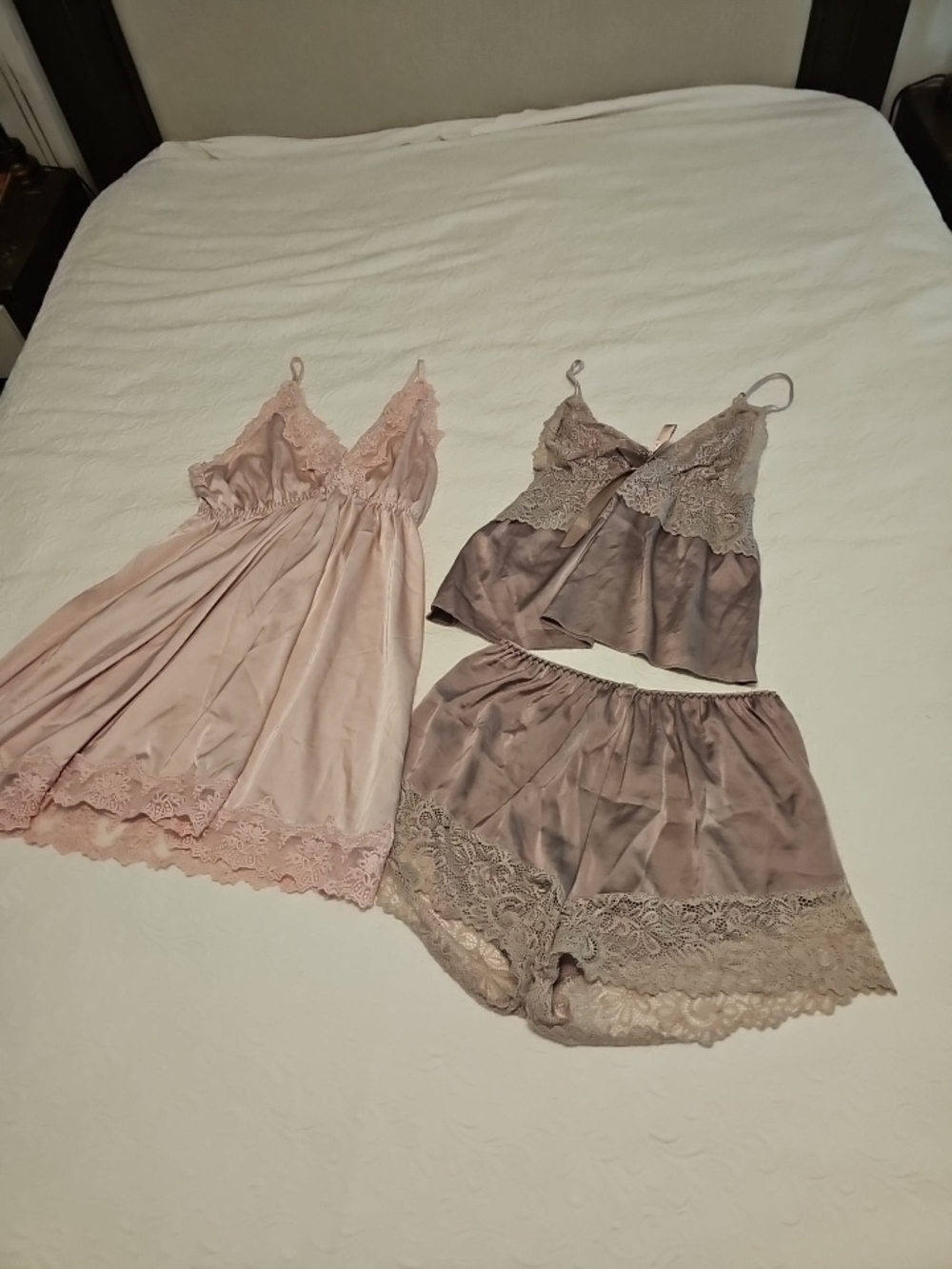 Women’s Lace Trim Satin Nightwear Set - Pink & Taupe